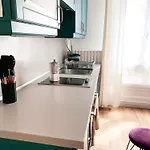 Cute Little For 6 Persons Париж