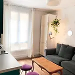 Cute Little For 6 Persons Париж