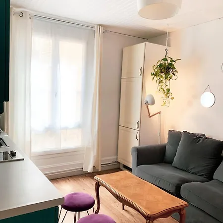 Cute Little For 6 Persons パリ