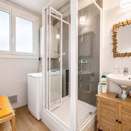 Cute Little For 6 Persons Appartement Paris