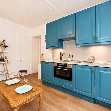 Cute Little For 6 Persons * Parijs