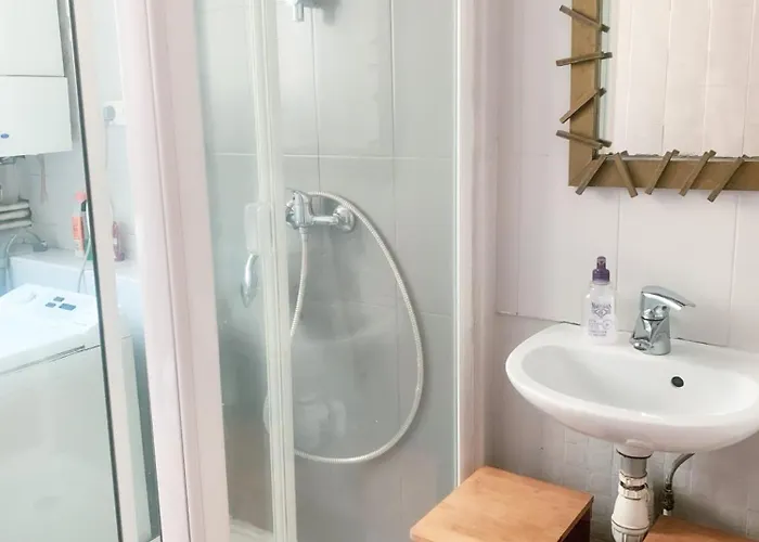 Cute Little For 6 Persons Daire